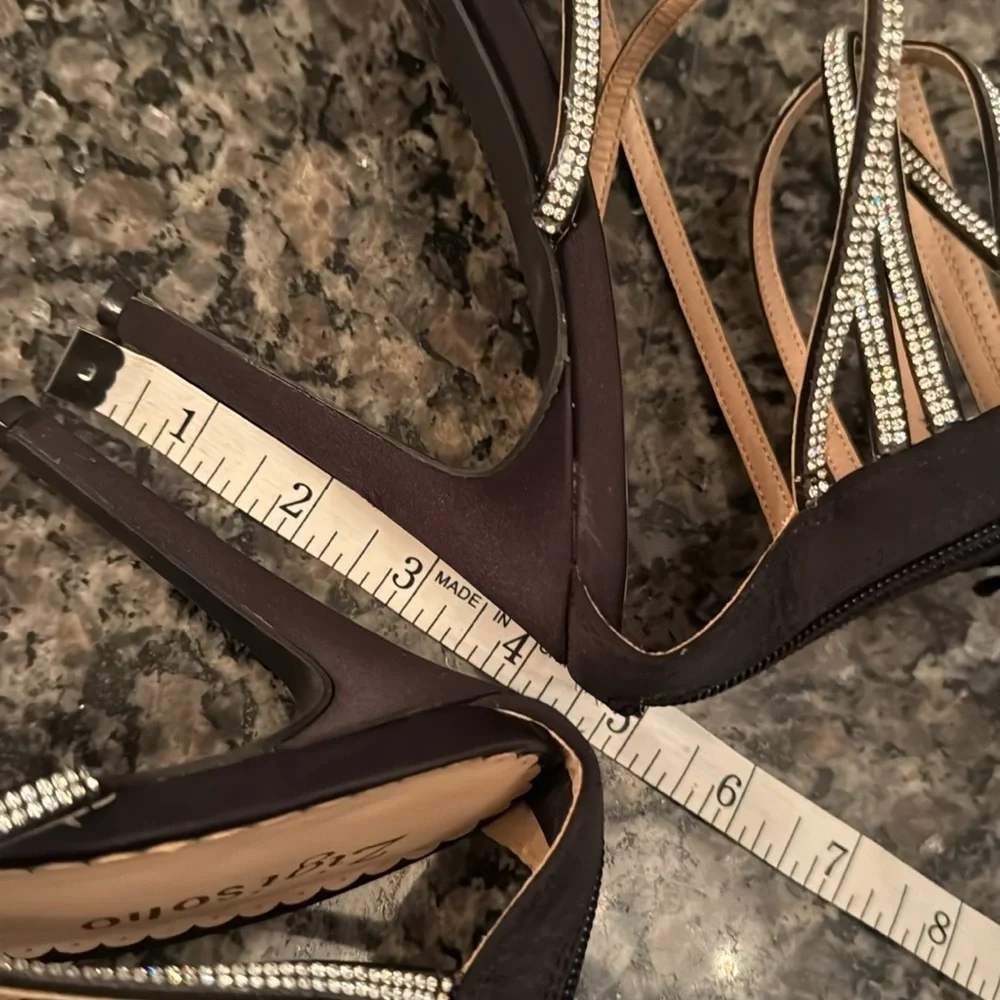 Zigi Soho Bernadette strappy heels 8.5 NWOT